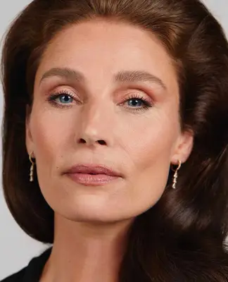 model wears natural makeup look 