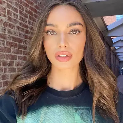 model in soft rosy matte makeup