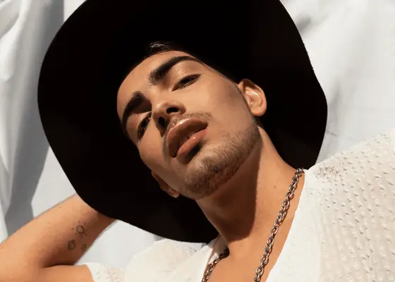 Dal 4000 a.C. ad oggi: l'affascinante storia degli uomini e del trucco