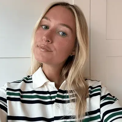 editor wearing the Tarte Maracuja Juicy Glow Primer