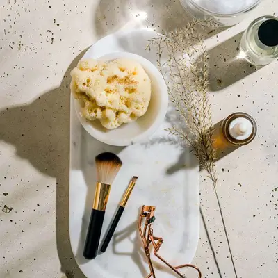 Vi satte 3 populære DIY -makeupbørstensere på prøve