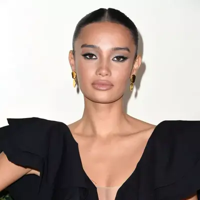 Kelsey Merritt with sharp eyeliner and nude lips at the 2019 #REVOLVEawards in Hollywood, California