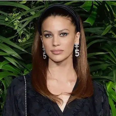 Kenya Kinski-Jones in a flicked eyeliner look