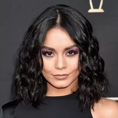 Vanessa Hudgens with purple eyeshadow and a wavy curly lob at the 2019 NFL Honors in Atlanta, Georgia