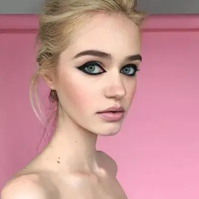 Madison Sells wearing super bold black eyeliner