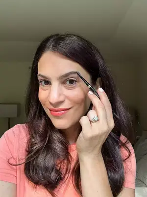 A person holding the L