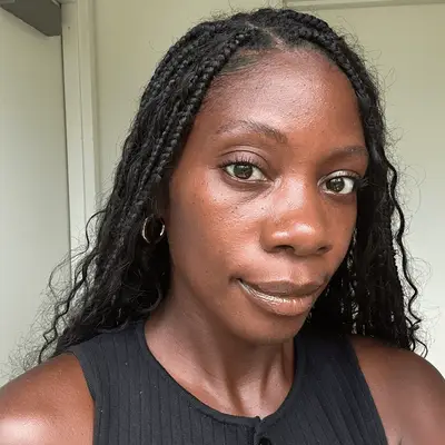 Jasmine wearing Glossier Boy Brow Arch pencil