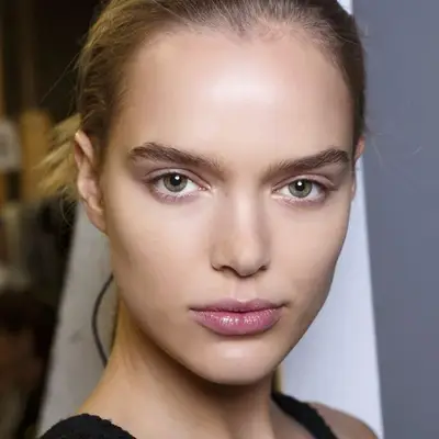 Toto je podle Reddit nejvíce lichotivá barva obočí