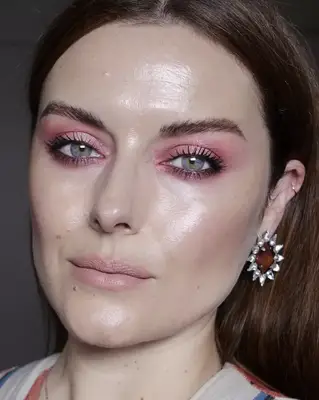 pink eyeshadow makeup look