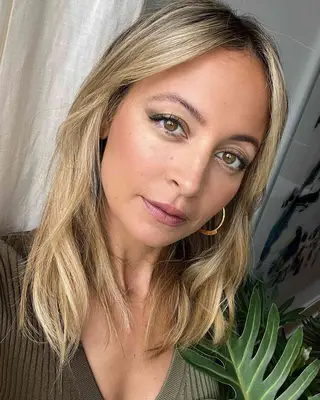 Nicole Richie with soft grayish-taupe eyeshadow 