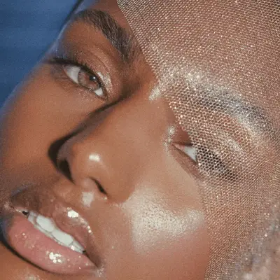 Hazel eyes with taupe shimmer eyeshadow