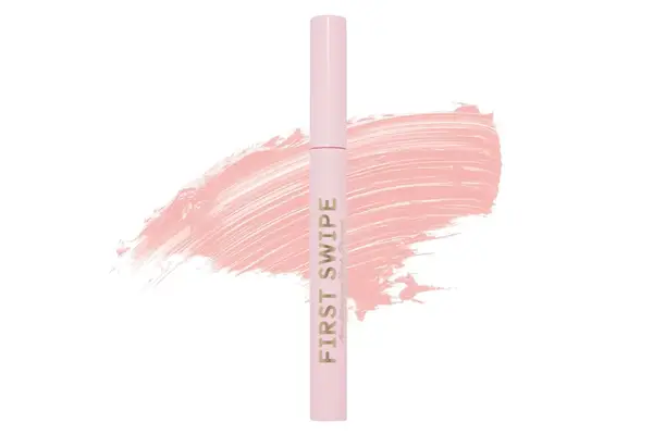 A person before applying Dior Diorshow Maximizer 3D Triple Volume Plumping Lash Primer