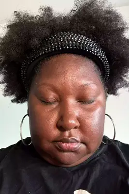 A person after applying Lancôme Cils Booster XL Super-Enhancing Mascara Primer