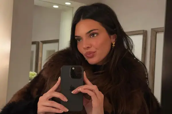 Kendall Jenners glühender, getönter Feuchtigkeitscreme kostet derzeit nur 14 US -Dollar bei Amazon