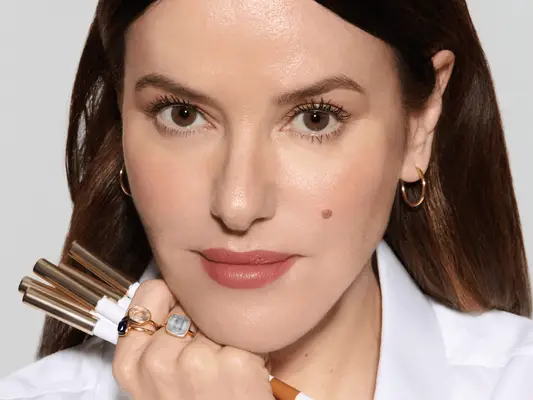 Lisa Eldridge's Micro Pencil gjør henne 'Pinpoint Concealer' teknikk så enkelt