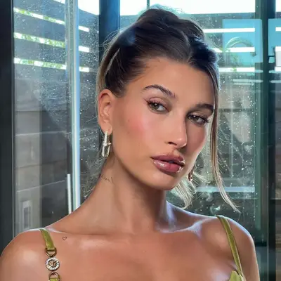 Hailey Bieber wearing green eye makeup