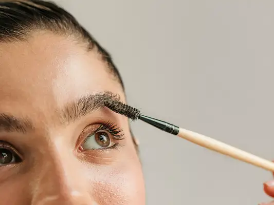 ¿Rogaine te ayudará a tener unas cejas más pobladas? Investigamos