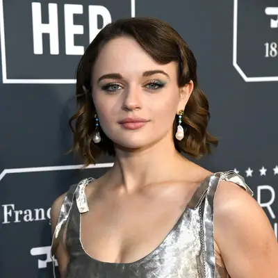 Joey King with green eyeshadow, blue eyes, bob hairstyle, and minimal makeup
