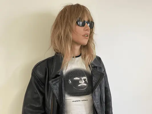 Tiktoks 'Rockstar Girlfriend' estetikk er et dårlig navn for en god trend