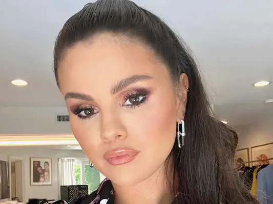 Selena Gomez wears a bronzed, contoured makeup look with dramatic eyeshadow