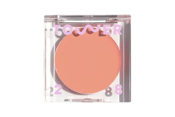 Take caliente: el nuevo rubor en polvo de Tower 28 puede ser mejor que su icónica fórmula de crema