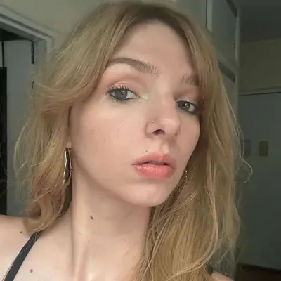 MYM Beauty editor Star Donaldson with a fresh, radiant makeup look wearing Ilia