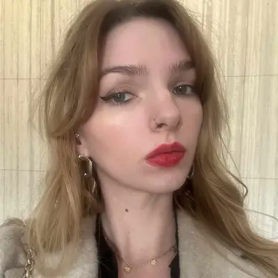 MYM Beauty editor Ali Webb wears a red lip featuring Sacheu Lip Liner Stay-n and Pat McGrath Lust Gloss