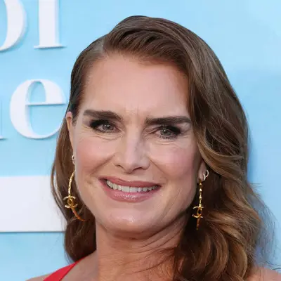 brooke sheilds cat eye makeup