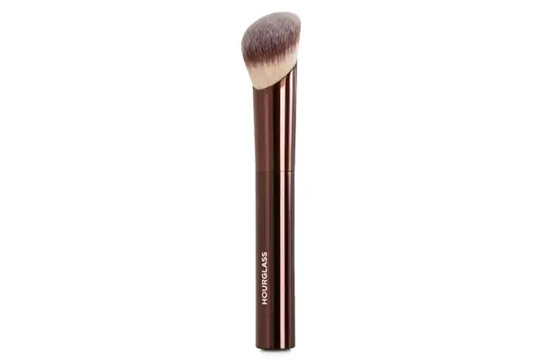 Hourglass Ambient Soft Glow Foundation Brush
