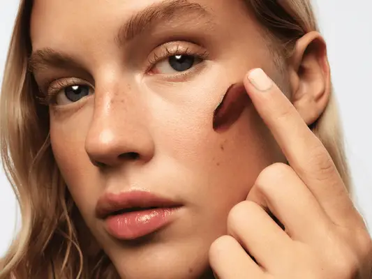 O novo bronzeador de gel de Goop me dá um brilho de volta dos hamptons