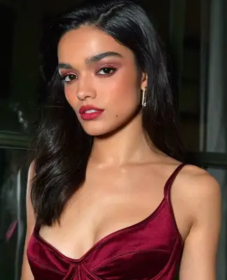 Rachel Zegler wears a fuschia toned makeup look