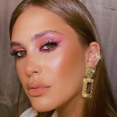 Date Makeup Cranberry Crease