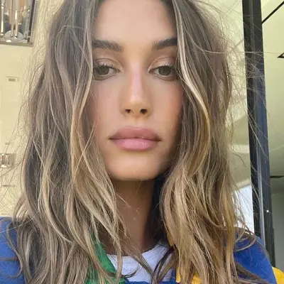Hailey Bieber in a subtle, neutral makeup look.