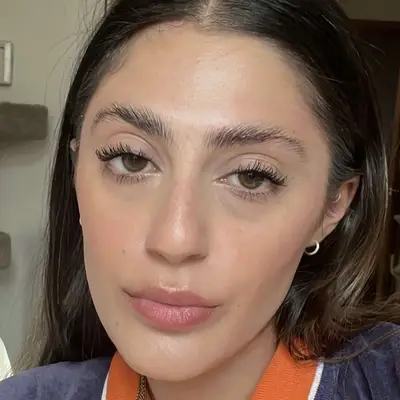 Close up of makeup artist Shaina Ehrlich