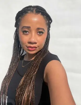 editor selfie with brow gel