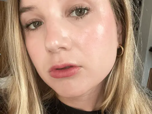 Ta francuska plama warg jest moim nowym letnim niezbędnym