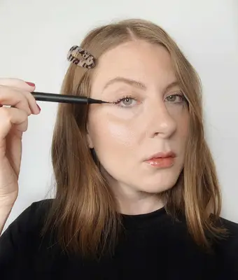 3INA dot stamp eyeliner