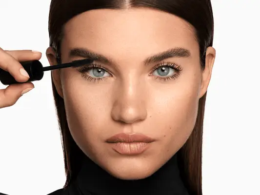 Le maquillage par le tout premier mascara de Mario me donne des cils super flottants