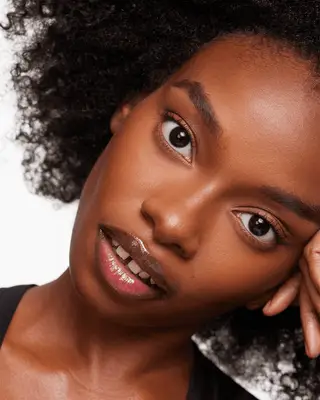 Model wearing the Saie Dew Bronzer