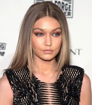 Burgundy Smoky Eye with cat eye on Gigi Hadid