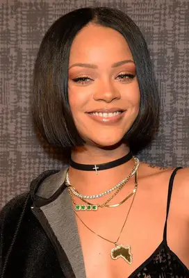 Rihanna with copper subtle smokey eye makeup