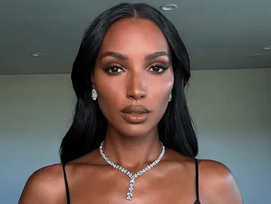 Como criar um efeito 'Bushing Lip' em casa, de acordo com maquiadores