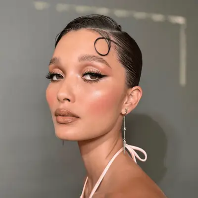 Subtle pink cut crease makeup