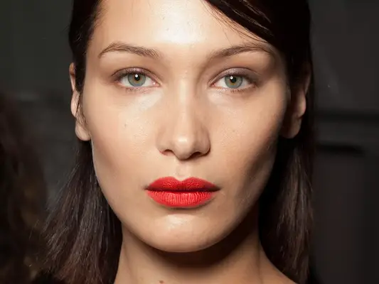 Bella Hadid wearing subtle eyeliner