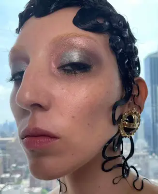 model is wearing a baby blue and baby pink metallic contrasting shadow look