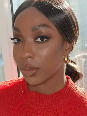 woman with neutral makeup and glossy lip