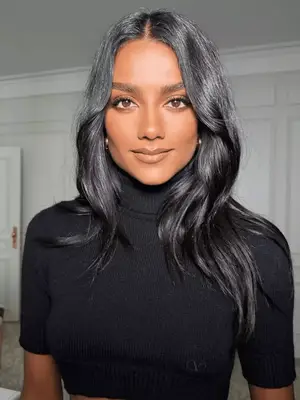 woman wearing neutral brown makeup