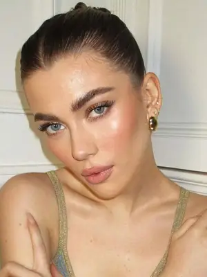 model with glowy highlighted skin