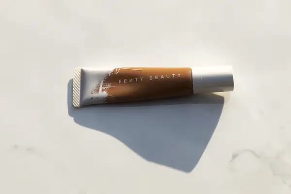 Fenty hydrating longwear foundation