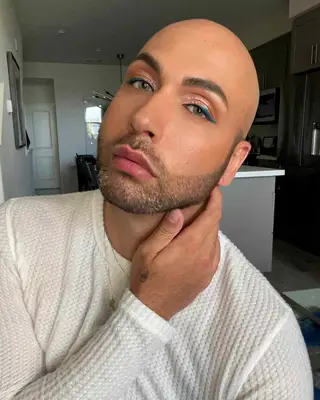 Blue wing eyeliner on makeup artist Steven